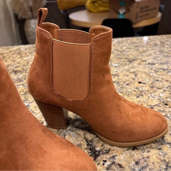FOREVER. WOMENS BOOT SUEDE SIZE 7  Stacked Heel Dark Camel  Round Toe - Picture 3 of 12